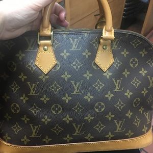 Louis Vuitton Alma in beautiful condition.